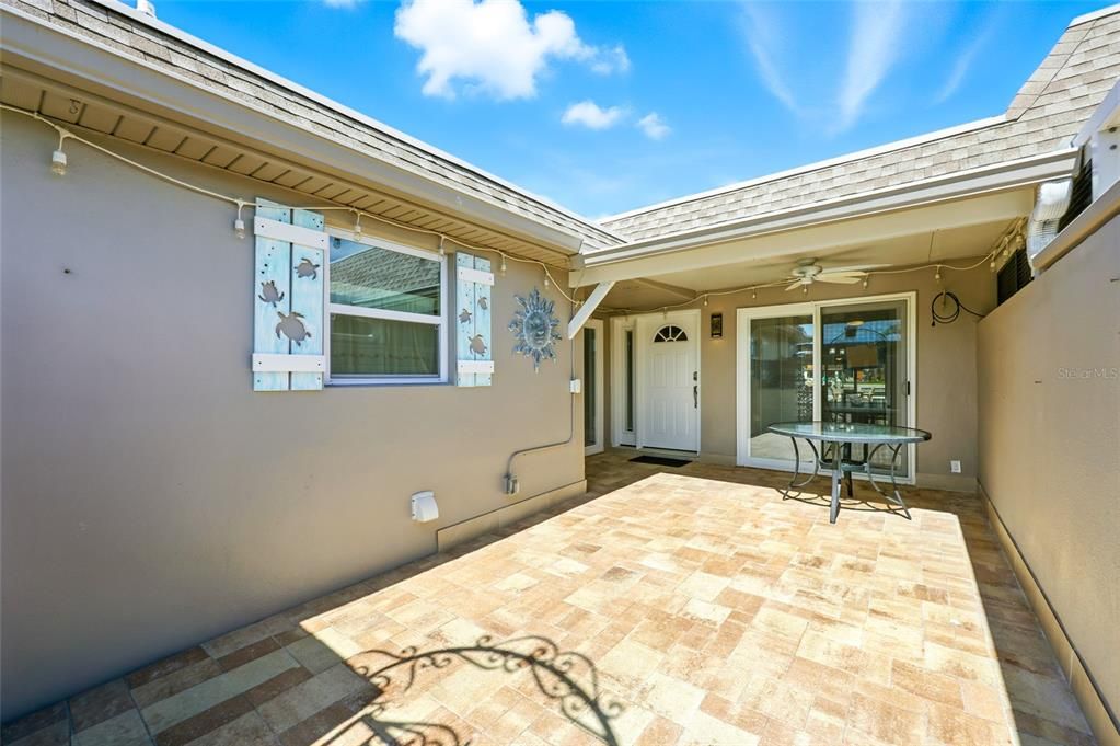 En Venta: $599,900 (2 camas, 2 baños, 1400 Pies cuadrados)