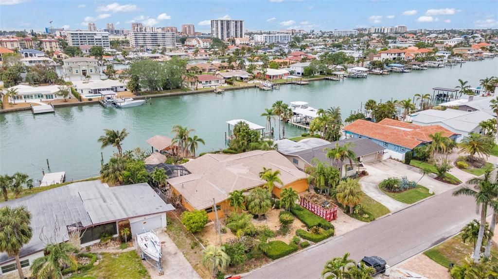 Active With Contract: $1,700,000 (3 beds, 2 baths, 2364 Square Feet)