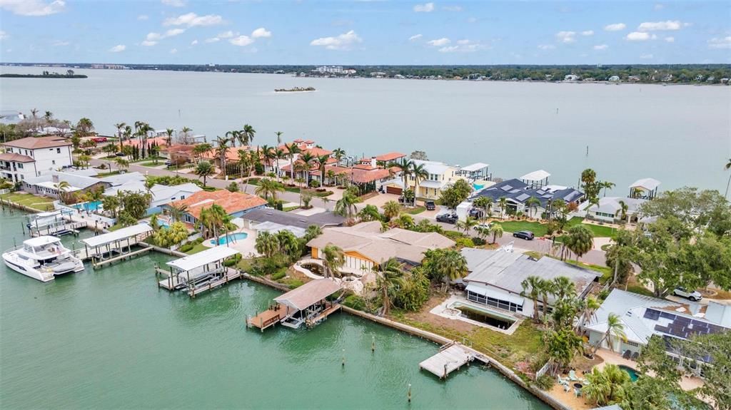 Active With Contract: $1,700,000 (3 beds, 2 baths, 2364 Square Feet)