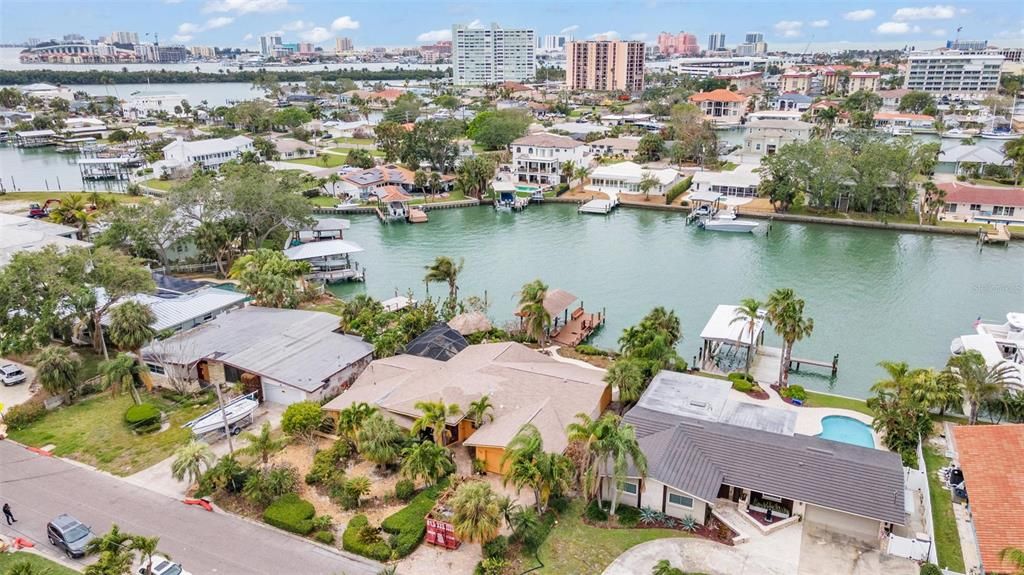 Active With Contract: $1,700,000 (3 beds, 2 baths, 2364 Square Feet)