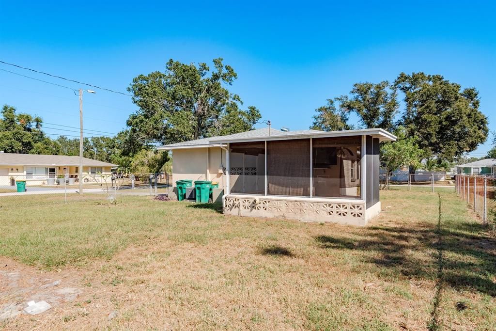 Под контрактом: $275,000 (3 спален, 2 ванн, 1035 Квадратных фут)