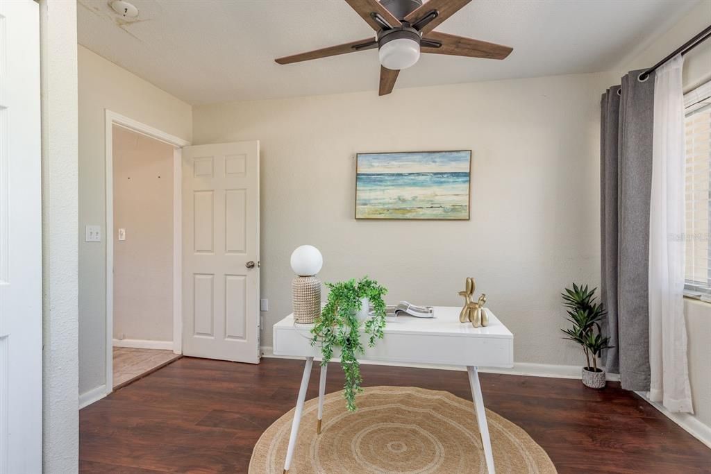 Под контрактом: $275,000 (3 спален, 2 ванн, 1035 Квадратных фут)