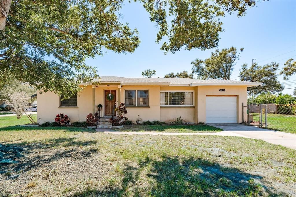 Под контрактом: $275,000 (3 спален, 2 ванн, 1035 Квадратных фут)