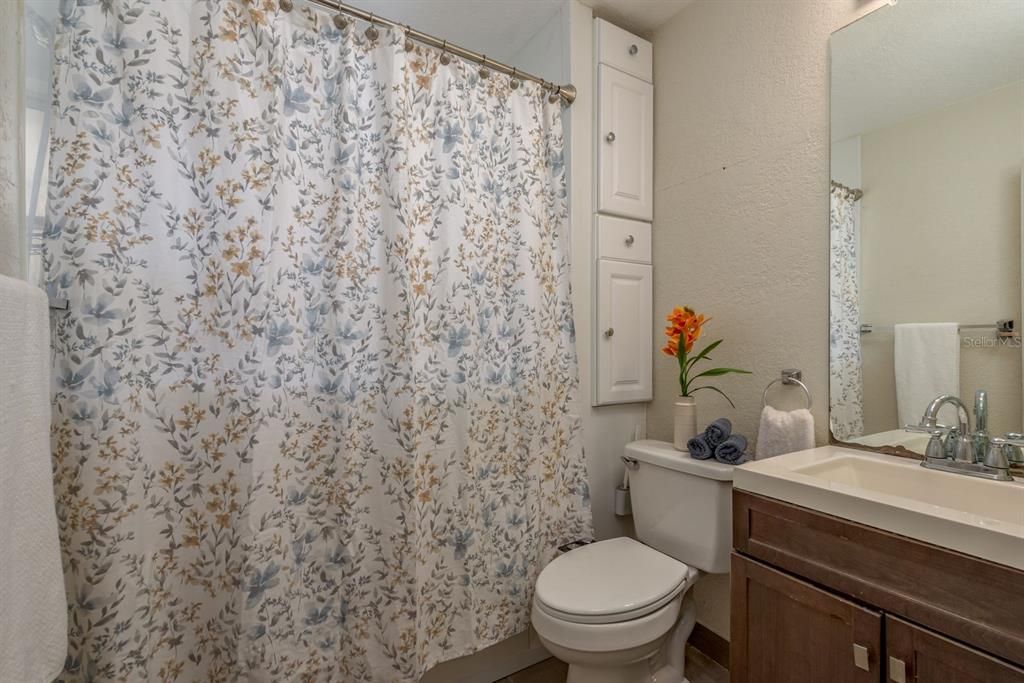 Под контрактом: $275,000 (3 спален, 2 ванн, 1035 Квадратных фут)