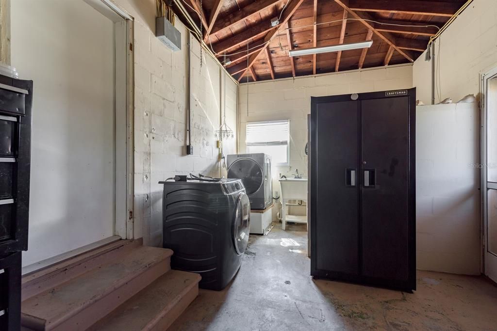 Под контрактом: $275,000 (3 спален, 2 ванн, 1035 Квадратных фут)