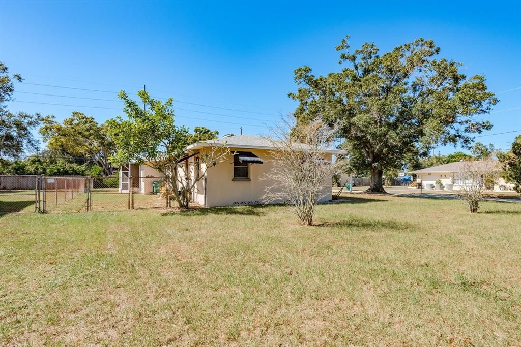 Под контрактом: $275,000 (3 спален, 2 ванн, 1035 Квадратных фут)