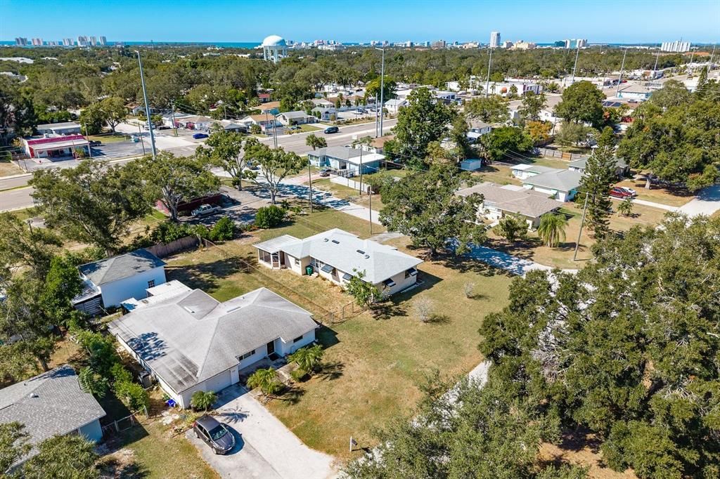 Под контрактом: $275,000 (3 спален, 2 ванн, 1035 Квадратных фут)