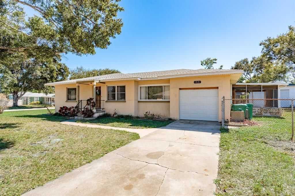 Под контрактом: $275,000 (3 спален, 2 ванн, 1035 Квадратных фут)