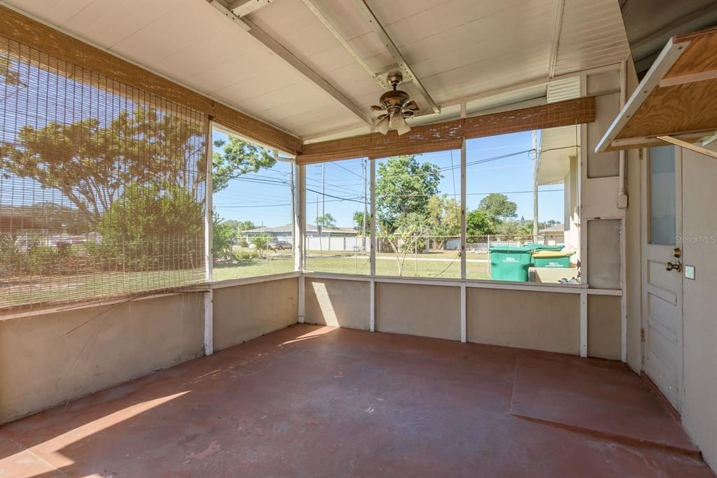 Под контрактом: $275,000 (3 спален, 2 ванн, 1035 Квадратных фут)