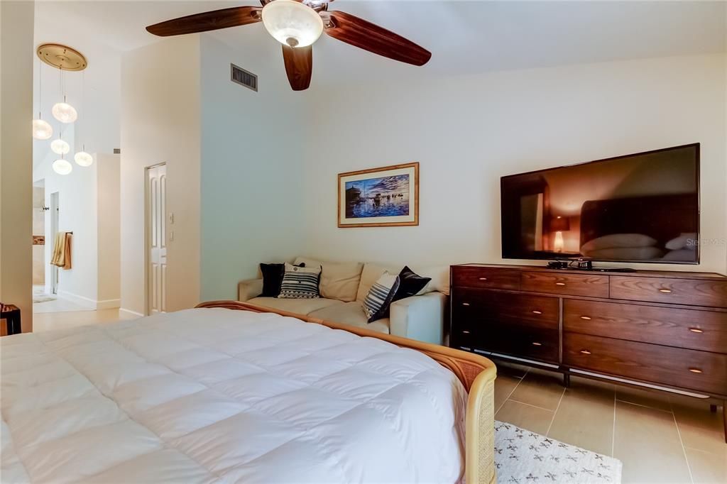 Active With Contract: $915,000 (4 beds, 3 baths, 2447 Square Feet)