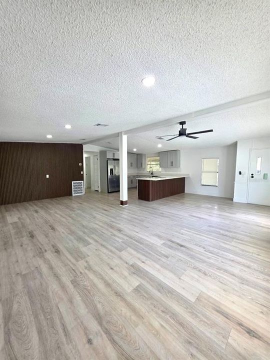 En Venta: $215,000 (2 camas, 2 baños, 1352 Pies cuadrados)