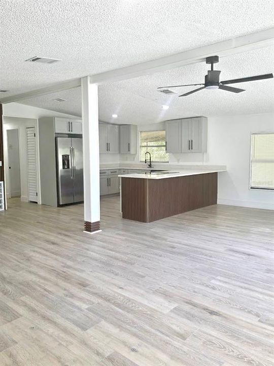 En Venta: $215,000 (2 camas, 2 baños, 1352 Pies cuadrados)