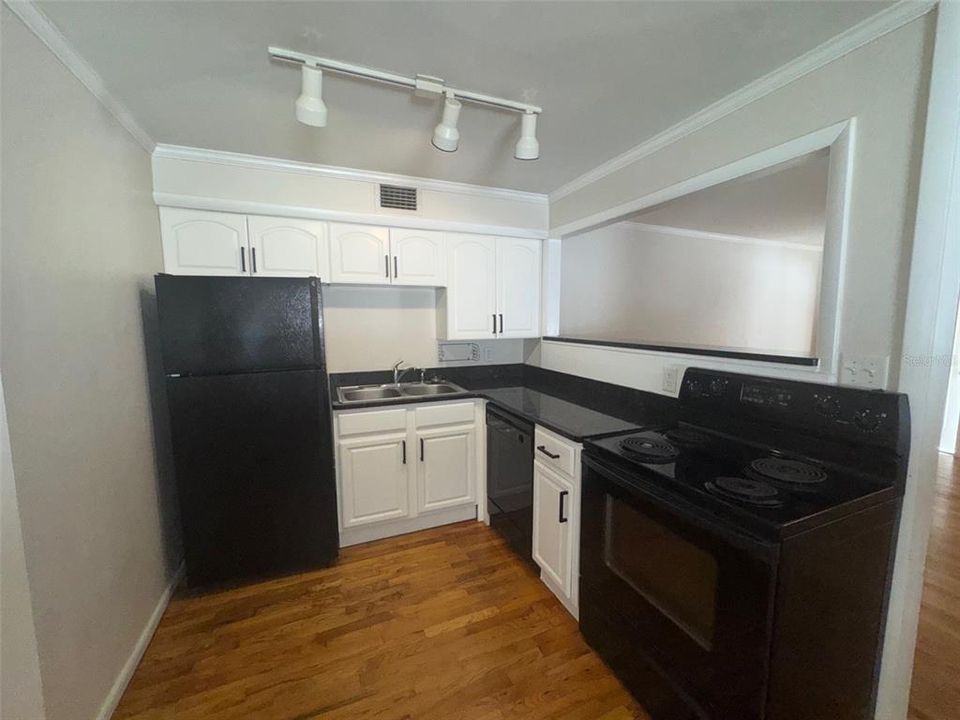 Под контрактом: $1,650 (2 спален, 1 ванн, 950 Квадратных фут)