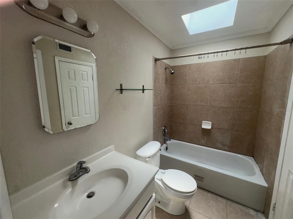 Под контрактом: $1,650 (2 спален, 1 ванн, 950 Квадратных фут)