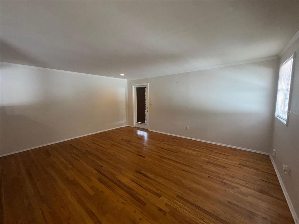 Под контрактом: $1,650 (2 спален, 1 ванн, 950 Квадратных фут)