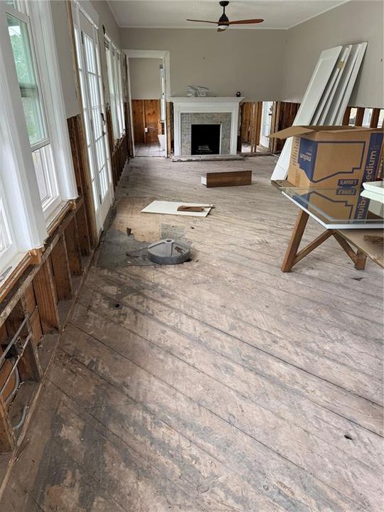 Active With Contract: $299,000 (3 beds, 2 baths, 1507 Square Feet)