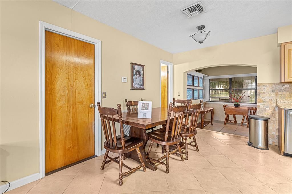 待售: $269,000 (2 贝兹, 2 浴室, 1758 平方英尺)