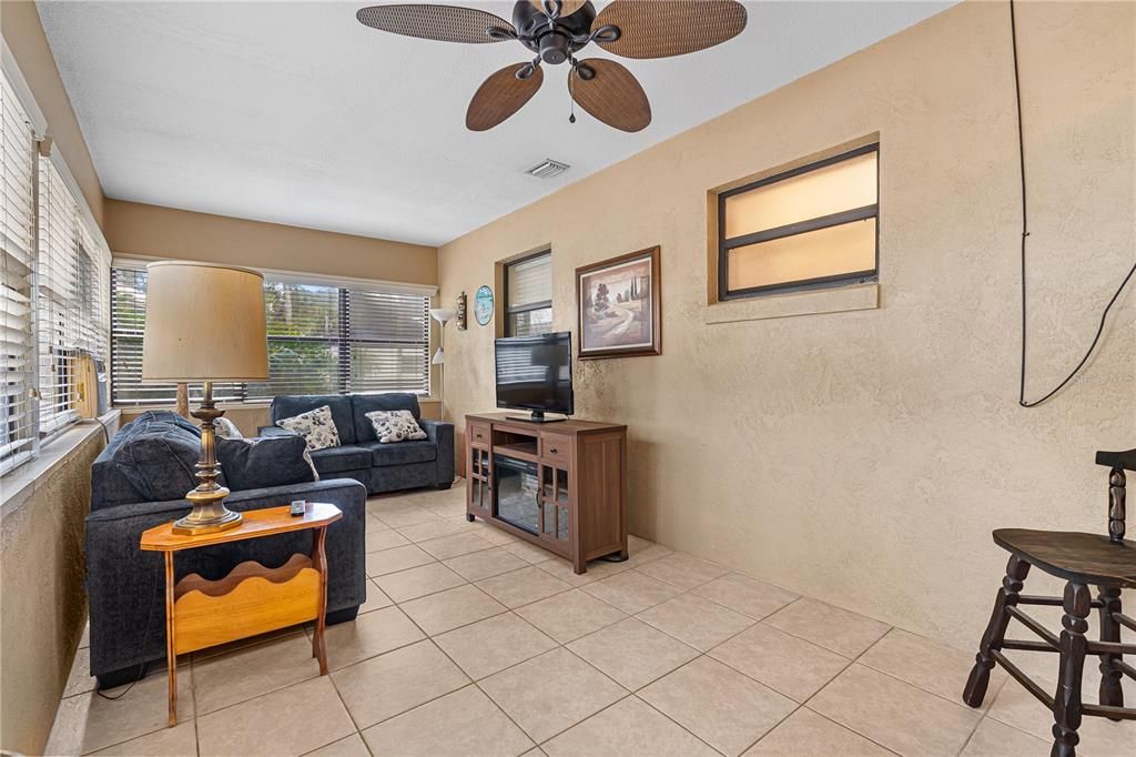 待售: $269,000 (2 贝兹, 2 浴室, 1758 平方英尺)