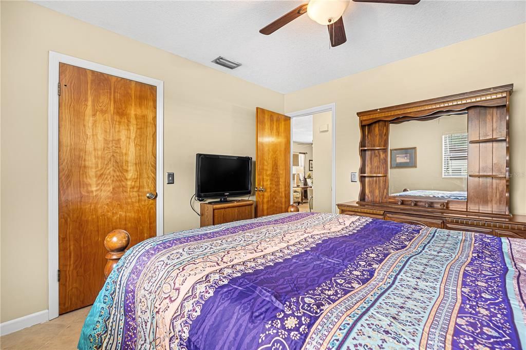 待售: $269,000 (2 贝兹, 2 浴室, 1758 平方英尺)