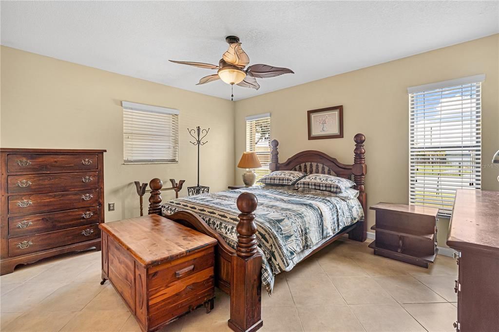 待售: $269,000 (2 贝兹, 2 浴室, 1758 平方英尺)