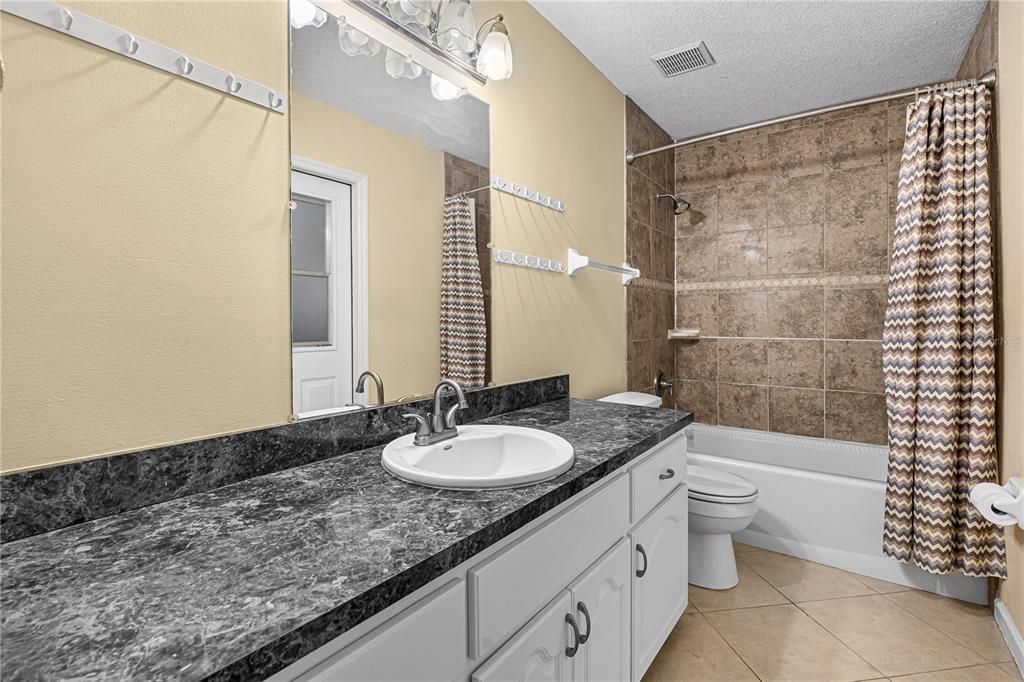 待售: $269,000 (2 贝兹, 2 浴室, 1758 平方英尺)