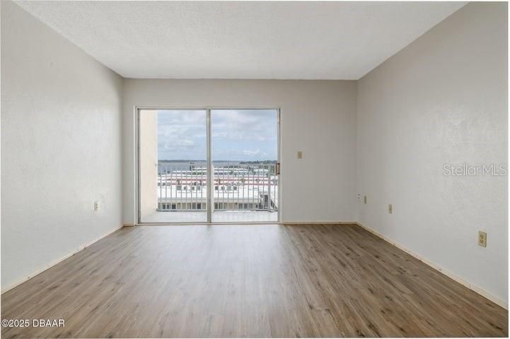 待售: $189,000 (2 贝兹, 2 浴室, 1030 平方英尺)