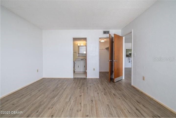 待售: $189,000 (2 贝兹, 2 浴室, 1030 平方英尺)