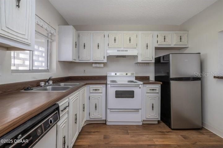 待售: $189,000 (2 贝兹, 2 浴室, 1030 平方英尺)