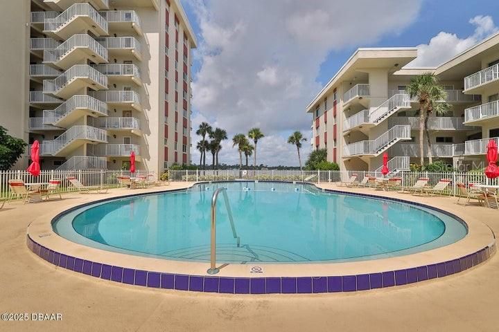 待售: $189,000 (2 贝兹, 2 浴室, 1030 平方英尺)