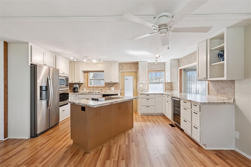 待售: $164,900 (2 贝兹, 2 浴室, 1104 平方英尺)