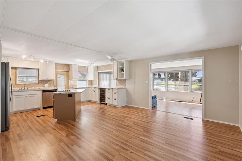 待售: $164,900 (2 贝兹, 2 浴室, 1104 平方英尺)