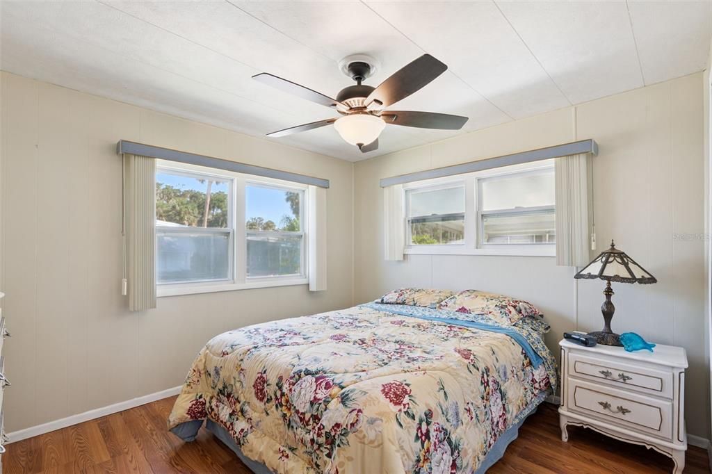 待售: $164,900 (2 贝兹, 2 浴室, 1104 平方英尺)