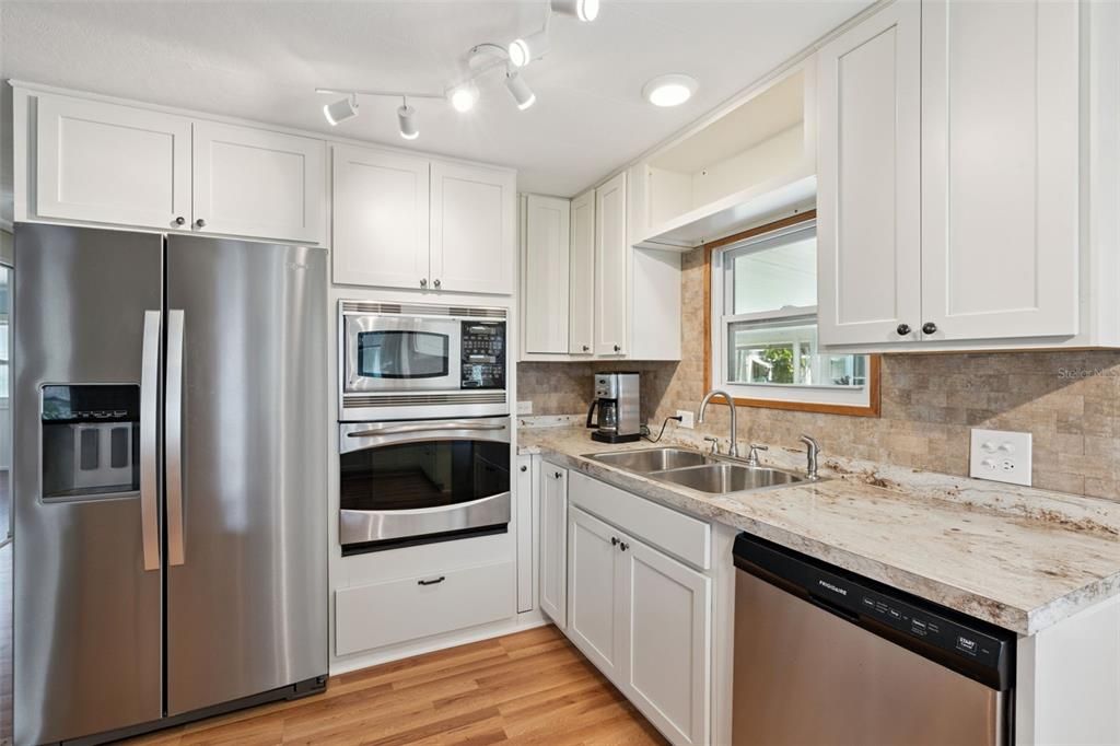 待售: $164,900 (2 贝兹, 2 浴室, 1104 平方英尺)