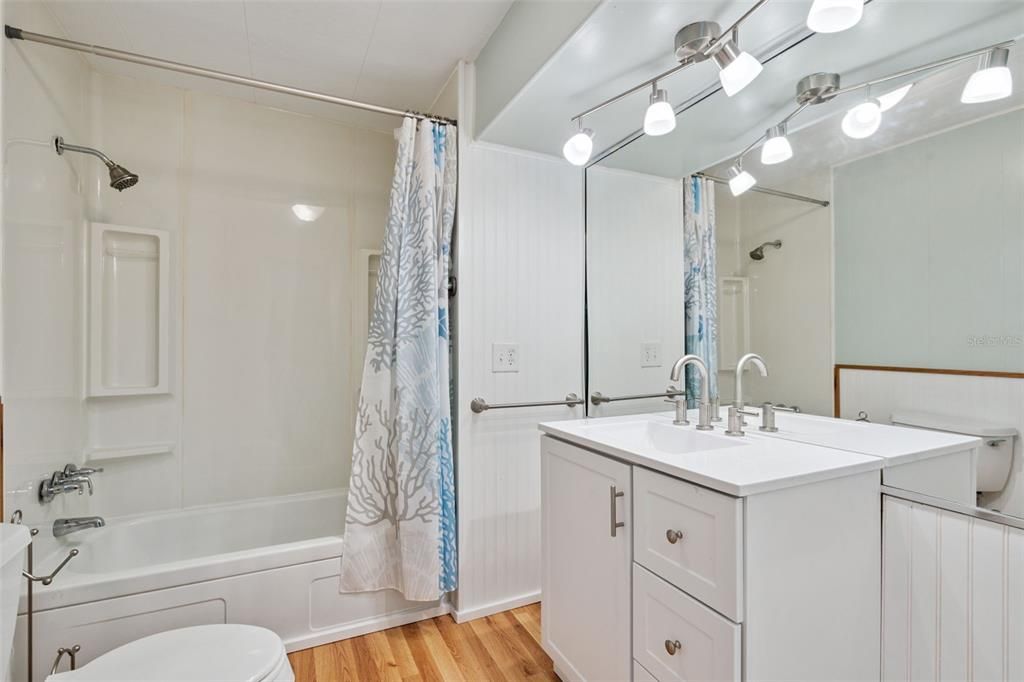 待售: $164,900 (2 贝兹, 2 浴室, 1104 平方英尺)