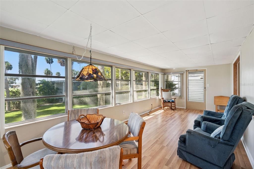 待售: $164,900 (2 贝兹, 2 浴室, 1104 平方英尺)