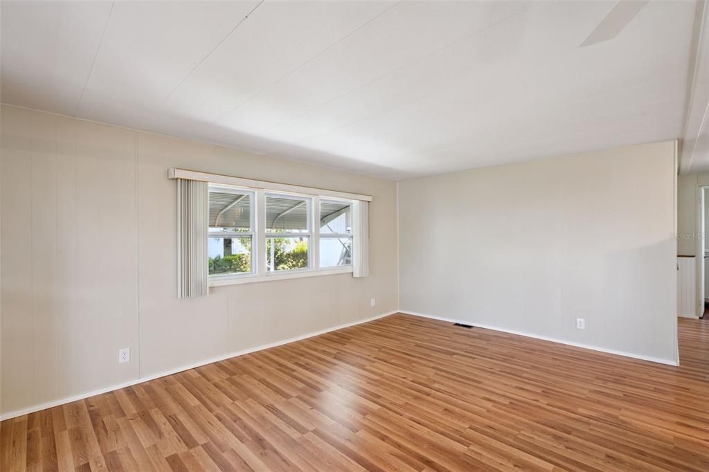 待售: $164,900 (2 贝兹, 2 浴室, 1104 平方英尺)