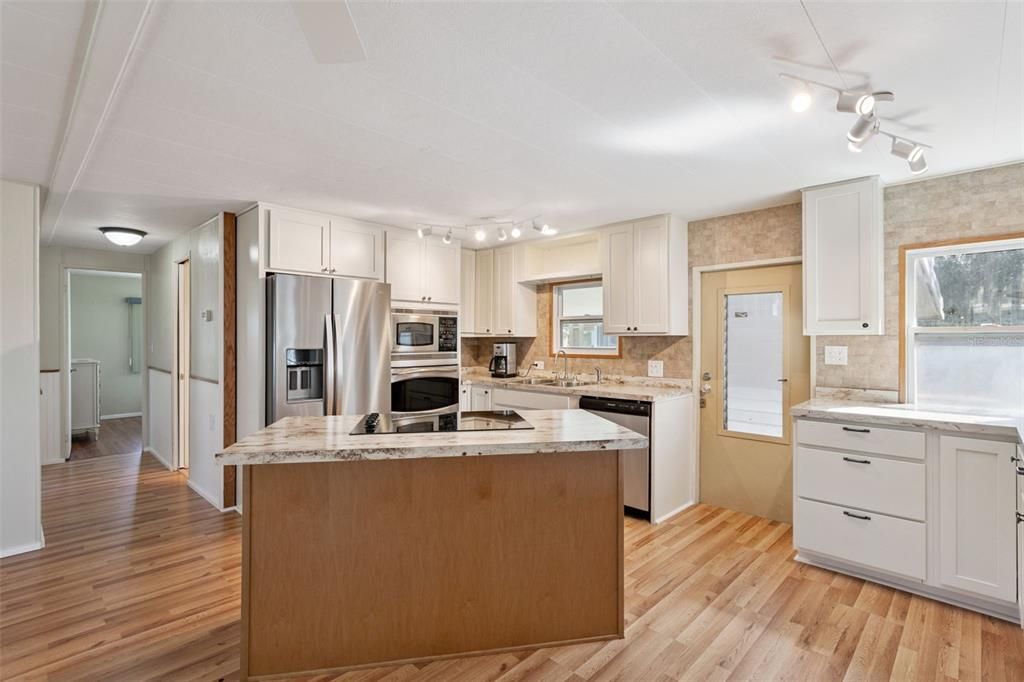 待售: $164,900 (2 贝兹, 2 浴室, 1104 平方英尺)