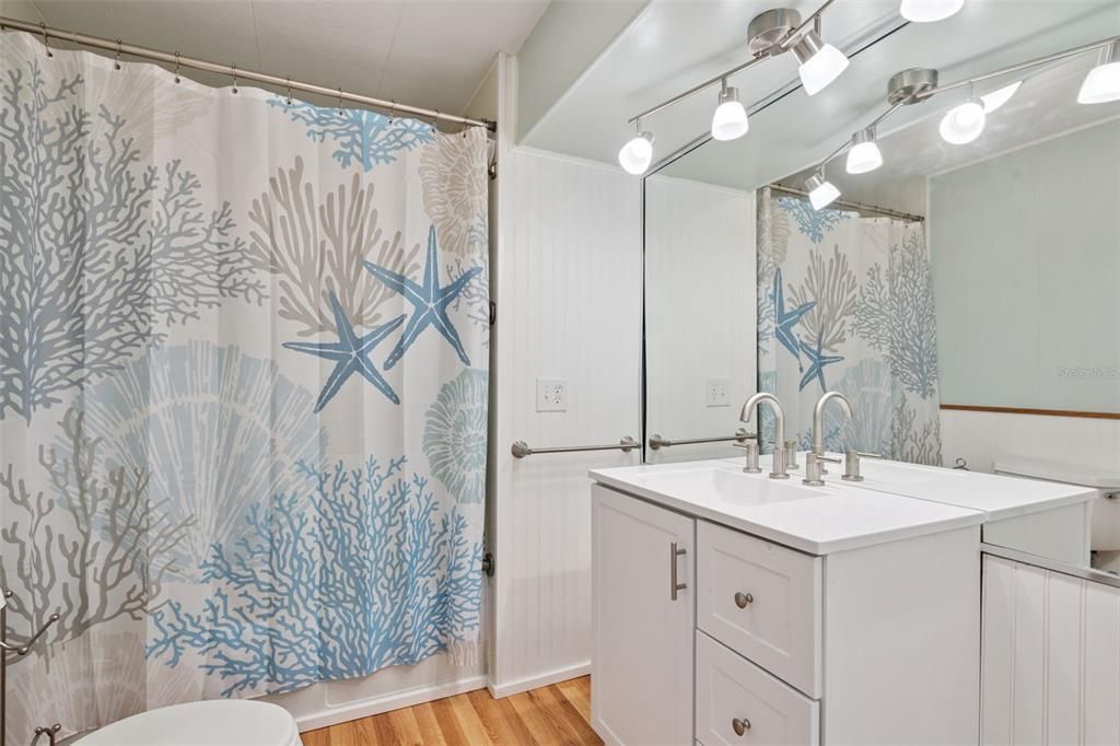 待售: $164,900 (2 贝兹, 2 浴室, 1104 平方英尺)