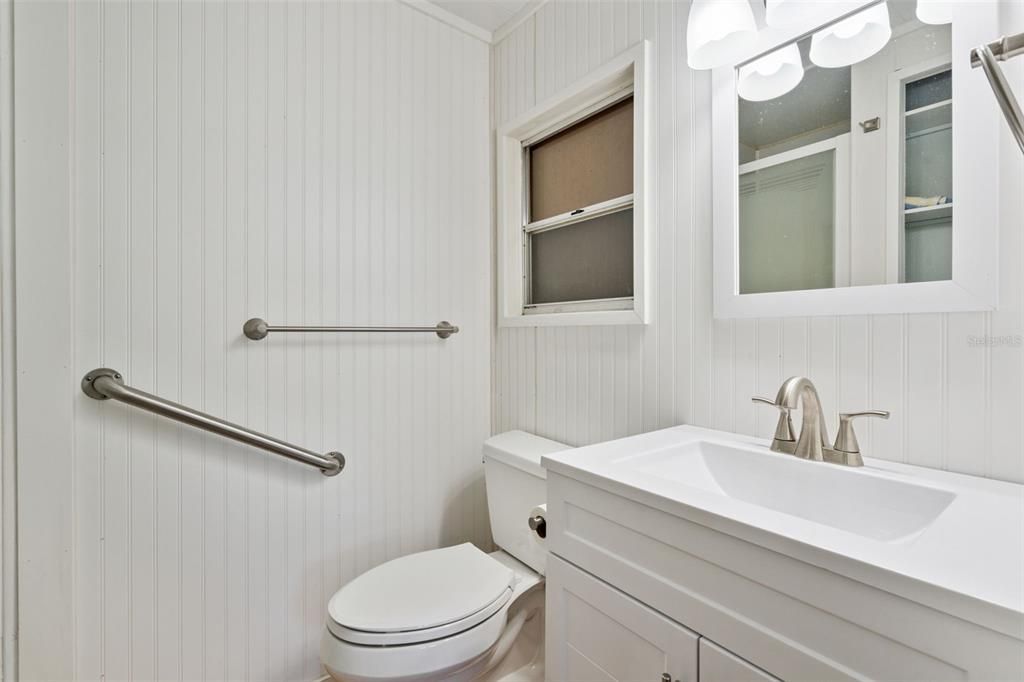 待售: $164,900 (2 贝兹, 2 浴室, 1104 平方英尺)