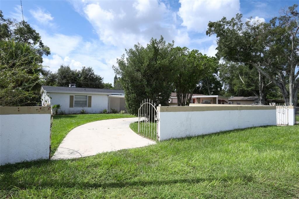 Active With Contract: $290,000 (3 beds, 2 baths, 1618 Square Feet)