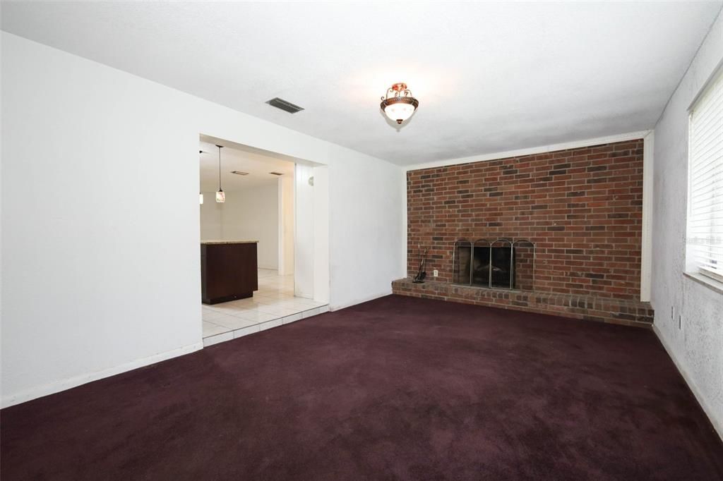 Active With Contract: $290,000 (3 beds, 2 baths, 1618 Square Feet)