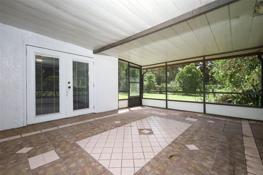 Active With Contract: $290,000 (3 beds, 2 baths, 1618 Square Feet)