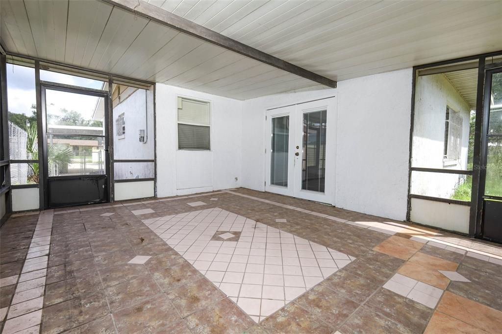 Active With Contract: $290,000 (3 beds, 2 baths, 1618 Square Feet)