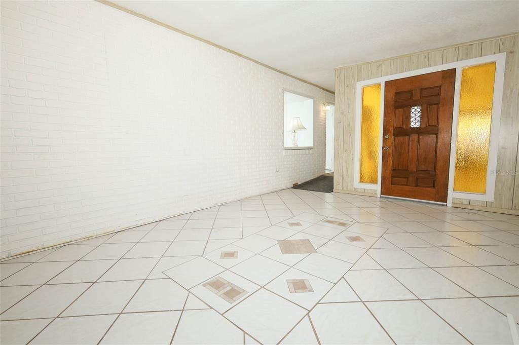 Active With Contract: $290,000 (3 beds, 2 baths, 1618 Square Feet)