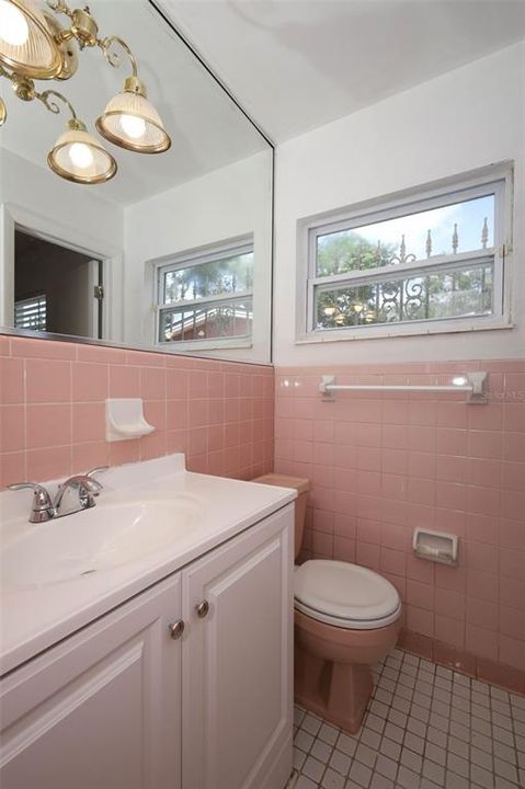 Active With Contract: $290,000 (3 beds, 2 baths, 1618 Square Feet)