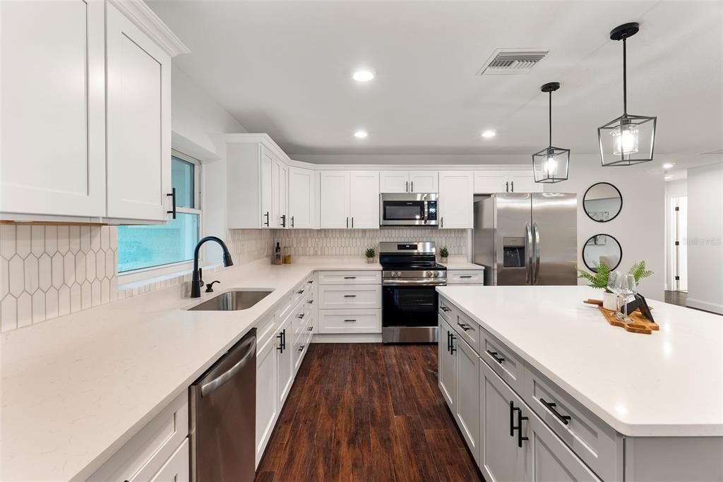 Под контрактом: $570,000 (3 спален, 2 ванн, 2766 Квадратных фут)