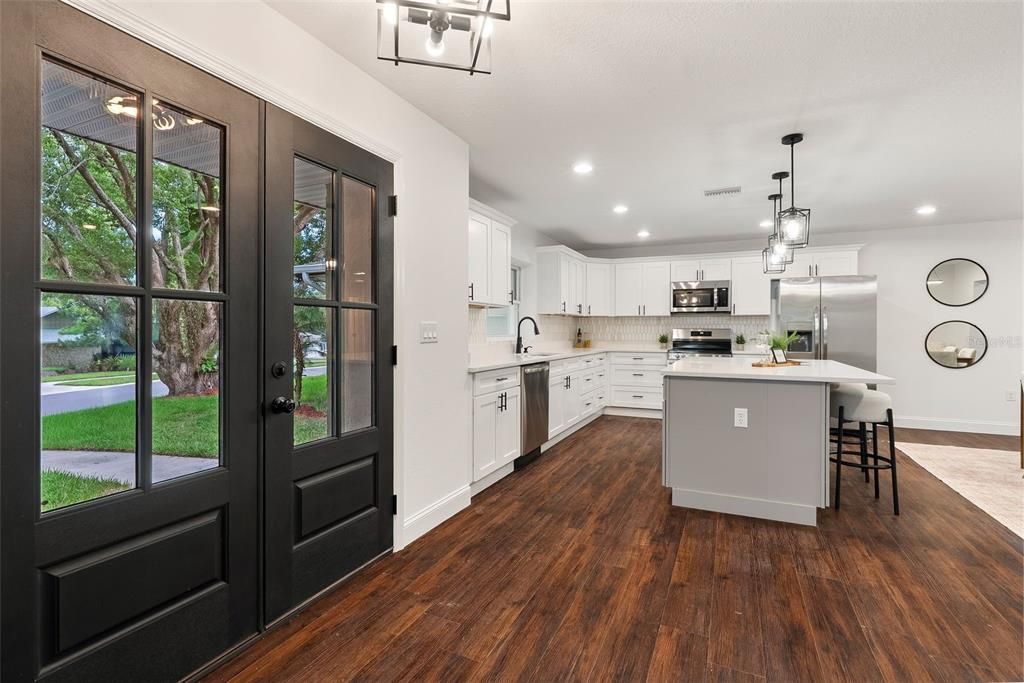 Под контрактом: $570,000 (3 спален, 2 ванн, 2766 Квадратных фут)