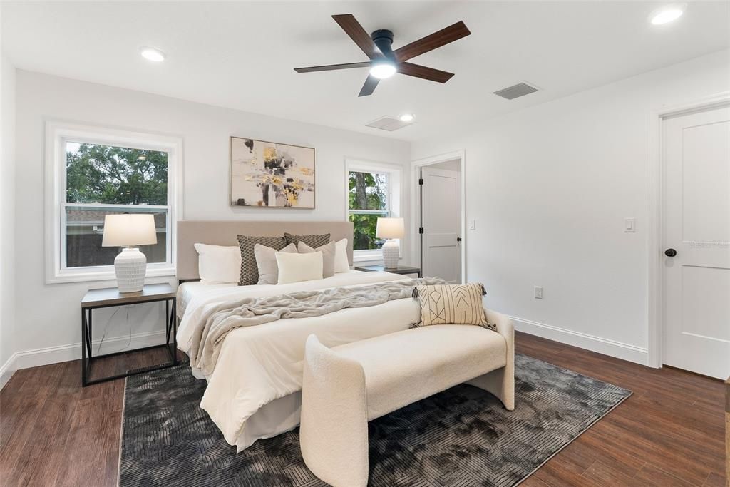 Под контрактом: $570,000 (3 спален, 2 ванн, 2766 Квадратных фут)