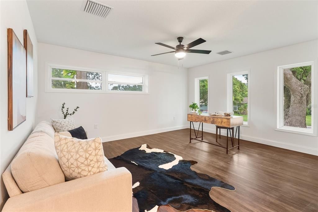 Под контрактом: $570,000 (3 спален, 2 ванн, 2766 Квадратных фут)