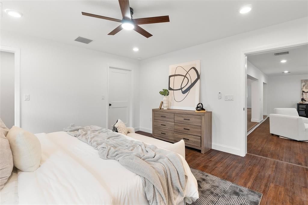 Под контрактом: $570,000 (3 спален, 2 ванн, 2766 Квадратных фут)